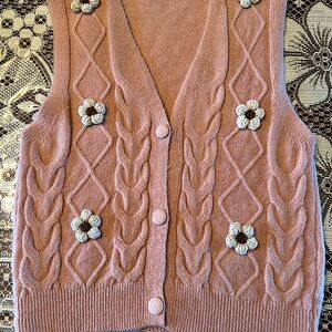 Soft pink knit vest, with knit little decoration flowers
